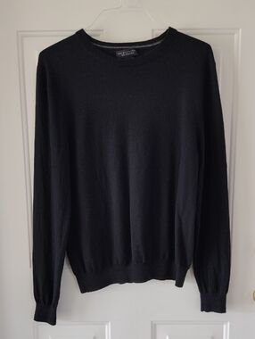 Bloomingdale's The Men's Store Black Crewneck Sweater — Lightweight Knit